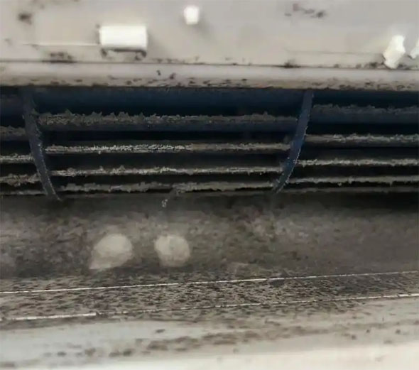 温江空调吹的风有股烧焦味是怎么回事